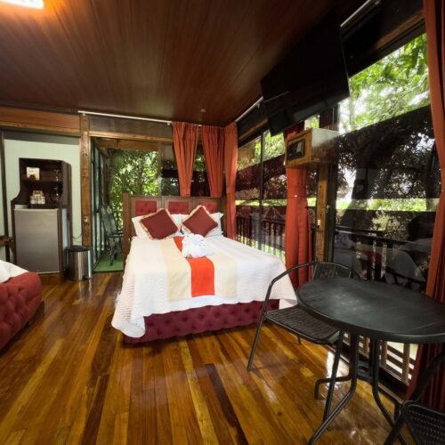 Deluxe Tree House