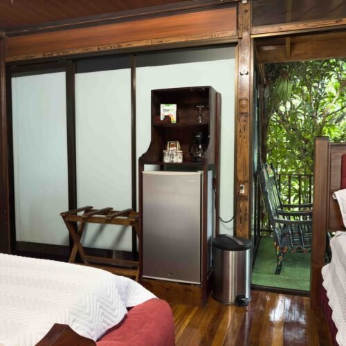 Deluxe Tree House