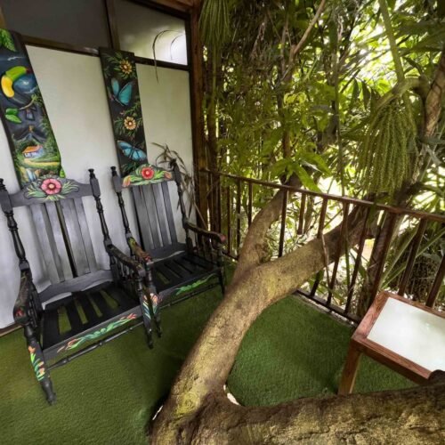 Deluxe Tree House
