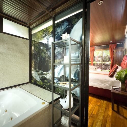 Deluxe Tree House