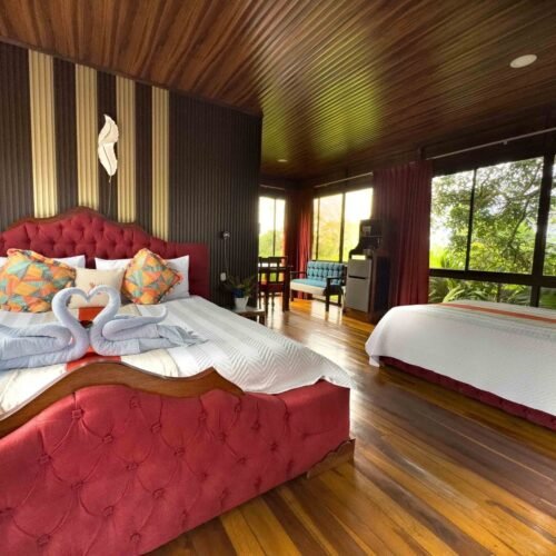 Deluxe Tree House