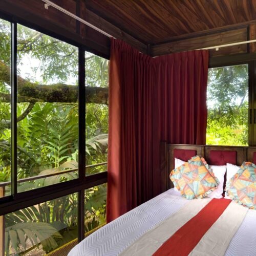 Deluxe Tree House